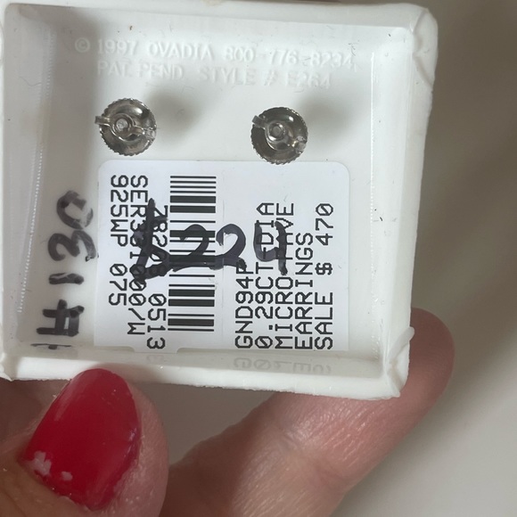 10kt square earrings with Micro diamonds 💎 - Picture 4 of 7